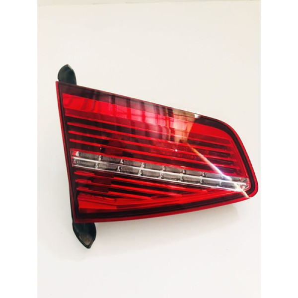 Lanterna Tampa Traseira Esquerda Vw Passat 2016/2018 